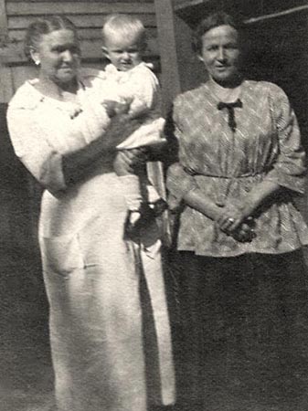 Anna Dunker And Teresa Padbury With Infant Bob