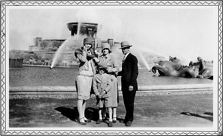 Emma, Louise, Robert, Louie At Buckingham Fountain, Chicago