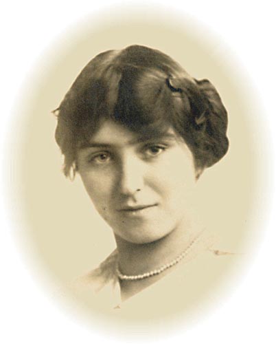 Louise Poltevecque, Circa 1918