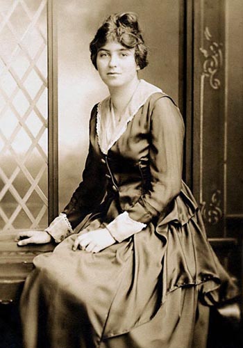 Louise Dunker, 1915